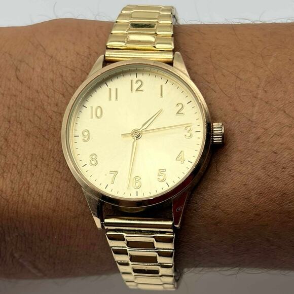 Gold Retro Watch - Picture 1 of 4